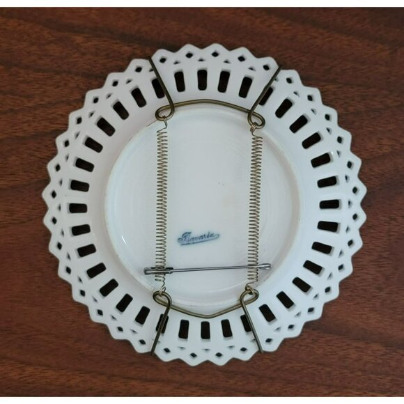 Vintage Bavarian Reticulated Porcelain Wall Plate Romantic Scene & Floral Design - Picture 2 of 5